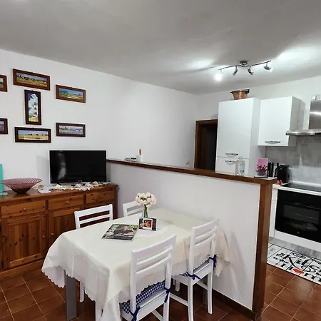 Casa de Férias La Casetta Di Laura Intera Casa Indipendente A Chi Piace Il Silenzio Vista 5 Chilometri Da Varenna